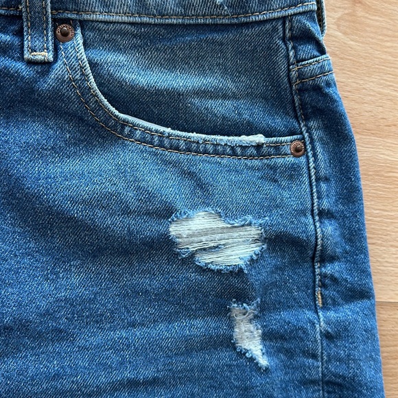 Divided H & M denim cut off shorts - Picture 3 of 6